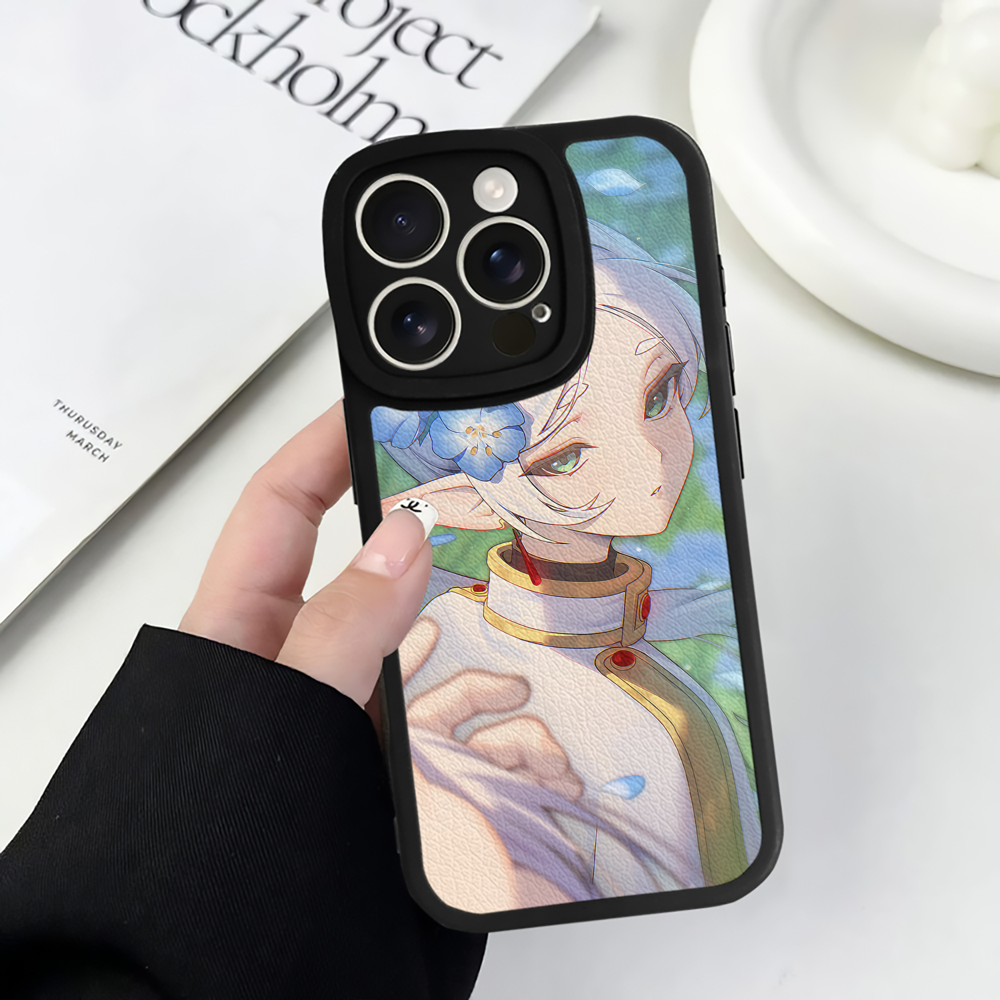 （画像用） 葬送のフリーレン Frieren 【iPhone 16シリーズ対応】シリコンスマホケース（レザー調） 材質：シリコン